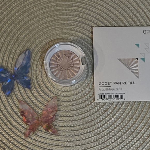 OFRA Makeup Set with Silver and White Packaging - Picture 16 of 16